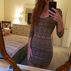 NWT Three Quarter Sleeve Patterned Dress